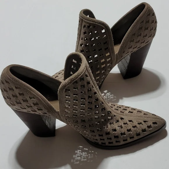 VINCE CAMUTO Brown Suede Ankle Boots Womens High Heel Booties Size 8M - Picture 3 of 16